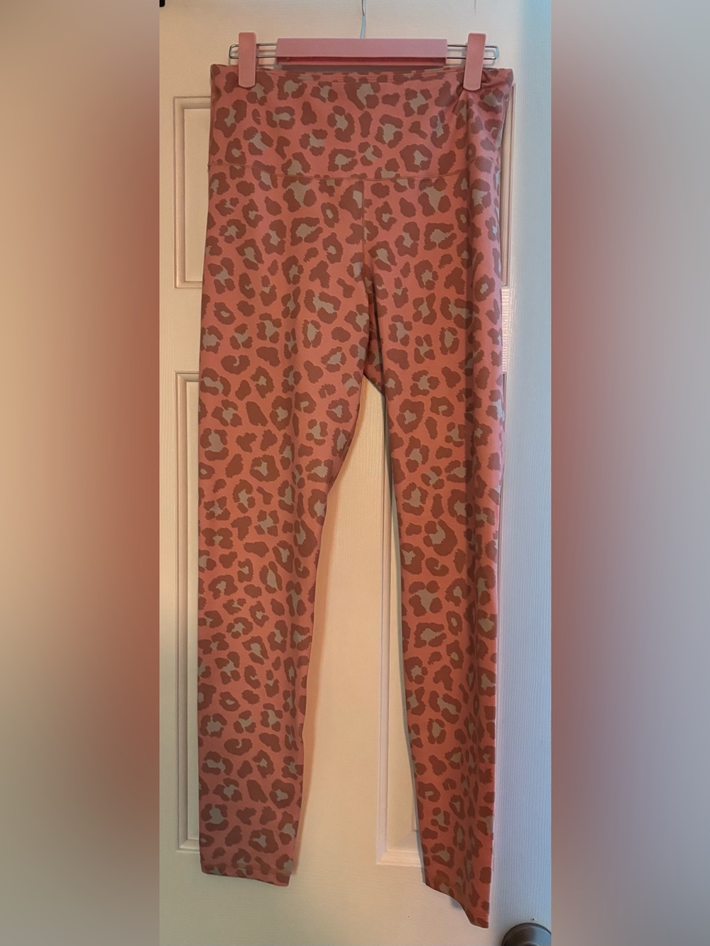 Pink Lily Mauve Pink Leopard Print Leggings